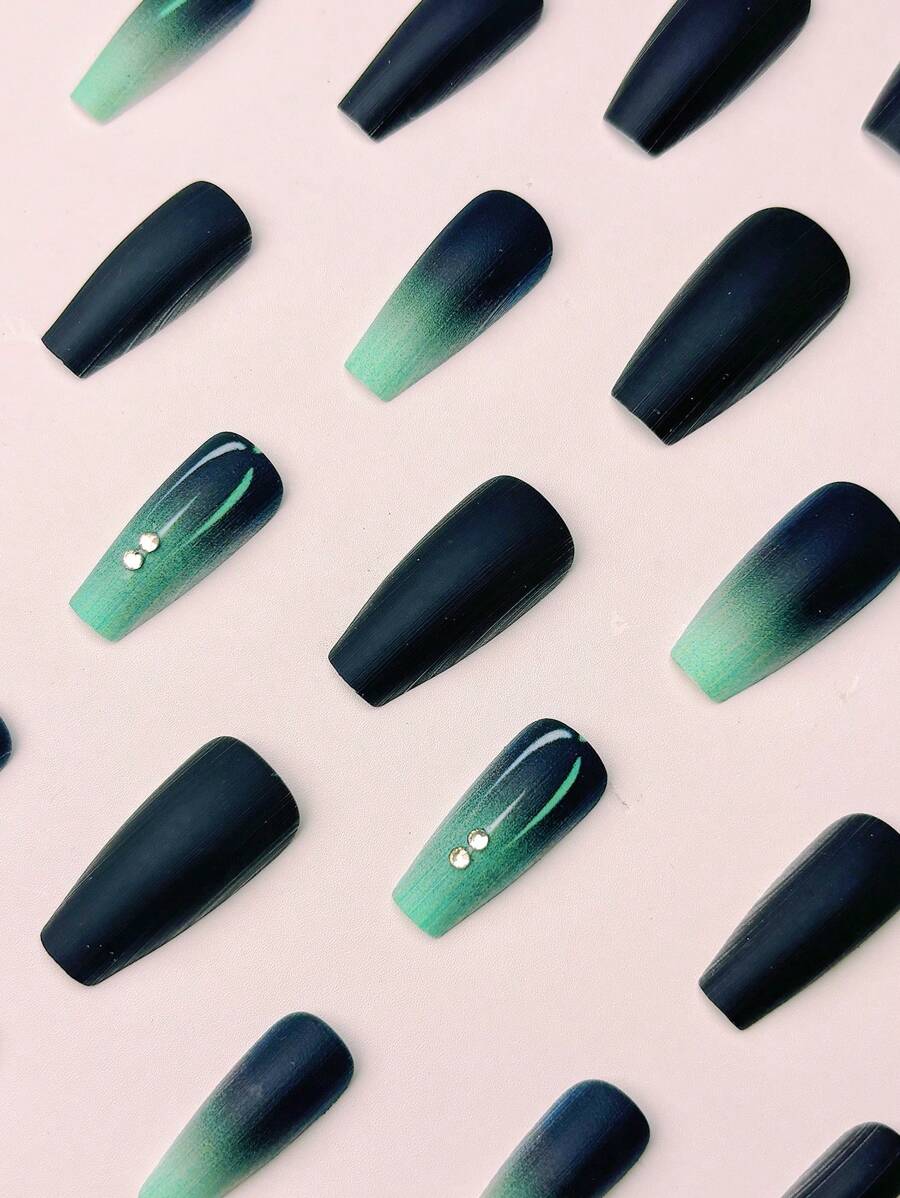 Blue Ombré Press-On Nail Set — 24 Pieces